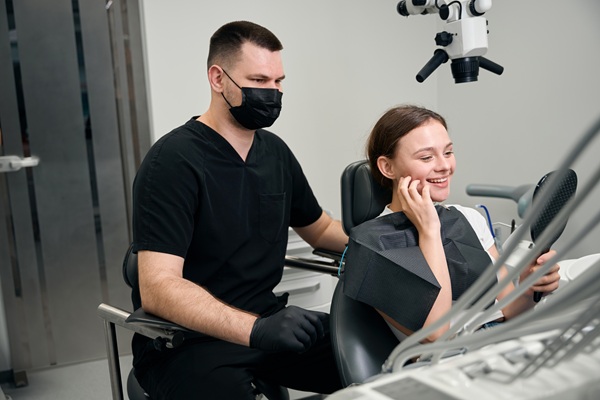 Tooth Replacement Options For A Natural Looking Smile